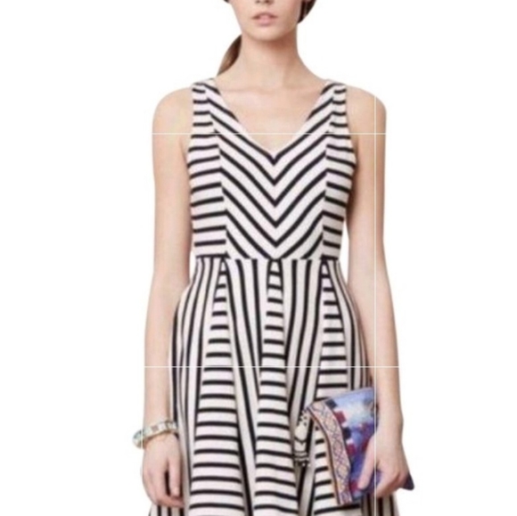 Super cute striped dress with pleated bottom - Picture 1 of 6
